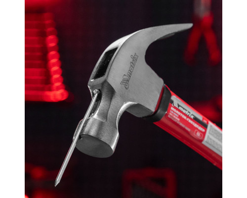 Молоток-гвоздодер, 450 г, боек c магнитом, фибергласовая обрезиненная рукоятка Matrix