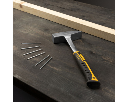 Молоток слесарный 800 г, цельнометаллический, двухкомпонентная рукоятка Denzel (10405)